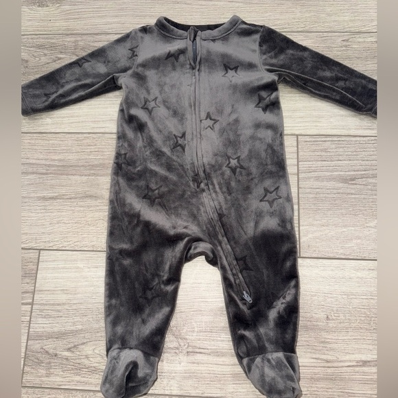 OLD NAVY Gray Star Patterned Velvet Kids One Piece Sleeper Pajama - Picture 1 of 3